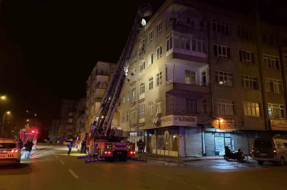 Bodrum katta çıkan yangın paniğe neden oldu
