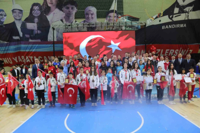 Muğla’da başarılı sporculara ödül yağdı

