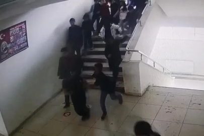 Malatya’da okuldaki deprem paniği kamerada
