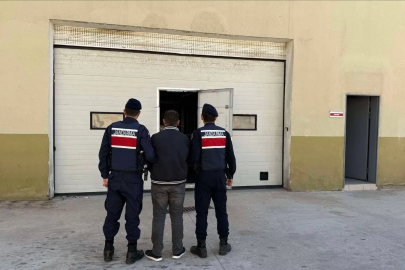Kesinleşmiş 17 yıl cezayla aranan şahsı jandarma yakaladı

