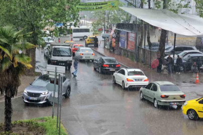 Zonguldak kent merkezinde yağış etkili oldu
