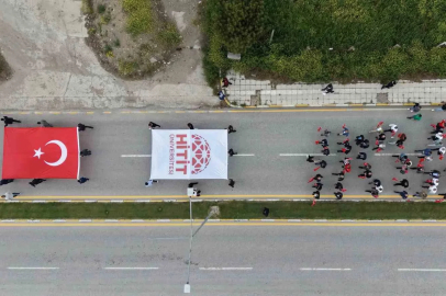 Çorum’da gençlerden "Şehitlere Saygı ve Vefa Yürüyüşü"
