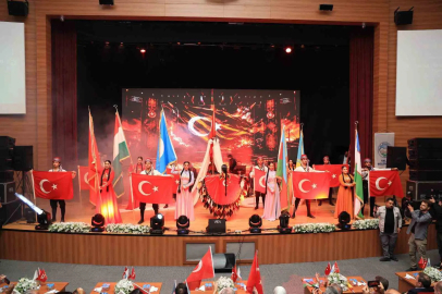 Türk Dünyası gösterisi büyüledi
