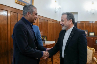 Pakistanlı Bakan Naqvi, Pezeşkiyan tarafından kabul edildi
