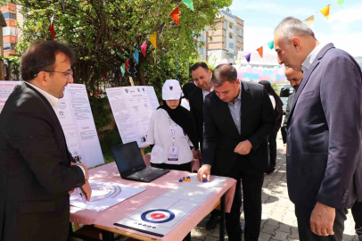Yıl sonu sergisi şenliğe döndü
