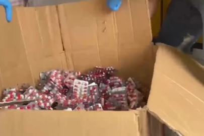 Kamyonetin kasasından 300 bin sentetik ecza hap ele geçirildi
