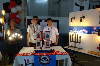 Meslek lisesi öğrencileri atık boruları sanata dönüştürdü
