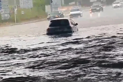 Tekirdağ’da 10 dakikalık sağanak hayatı felç etti
