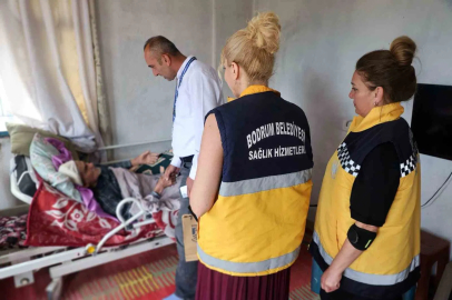 Bodrum Belediyesi’nden yatağa bağımlı hastalara bayram ziyareti
