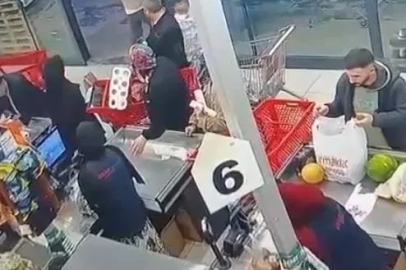 "Bir bakar mısın" diyerek çağırıp kafa attı: O anlar kameraya yansıdı
