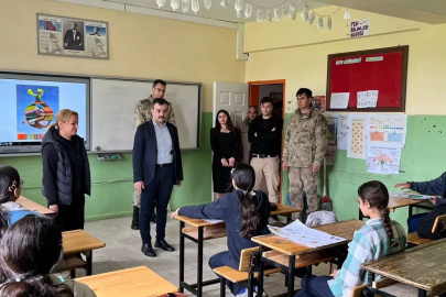 Dicle Kaymakamı Atış, öğrenci ve öğretmenlerle bir araya geldi
