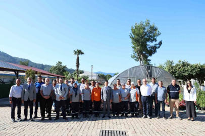 Başkan Ünlü, personelle bayramlaştı
