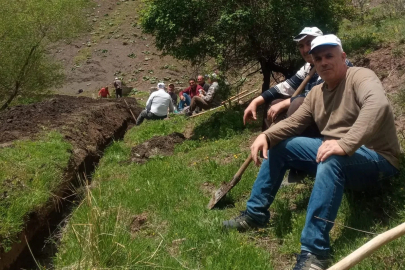 Köylülerden imece usulü su kanalı temizliği
