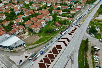 Afyonkarahisar’daki karayollarında bayram trafiği yoğunluğu başladı
