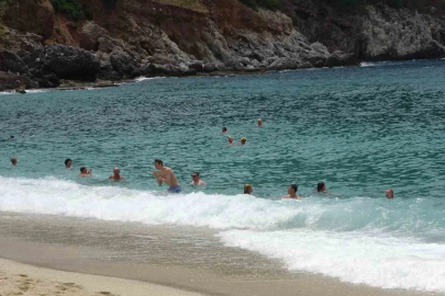 Alanya sahillerinde bayram yoğunluğu
