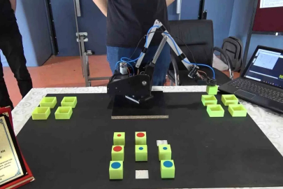 Samsun’da meslek lisesi öğrencilerinin geliştirdiği robot kol Türkiye birincisi oldu
