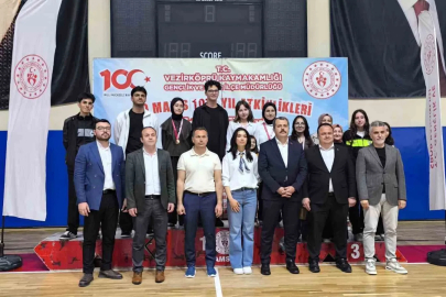Vezirköprü’de liseliler münazarada yarıştı
