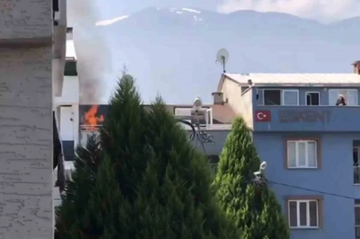 Bursa’da çatı yangını büyümeden söndürüldü

