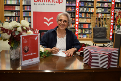 NEZAHAT ARAS’IN İLK KİTABI OKUYUCUSUYLA BULUŞTU