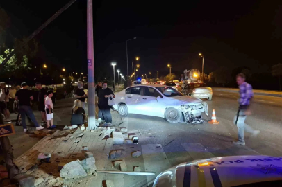 Makas atan otomobille birlikte iki araç dereye uçtu: 6 yaralı
