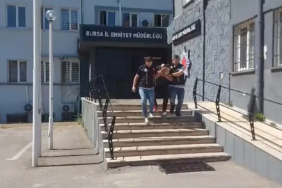 33 yıl hapis cezasıyla aranıyordu, polisten kurtulmak için kayısı topluyormuş gibi yaptı
