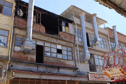 Mobilya imalathanesinde korkutan yangın
