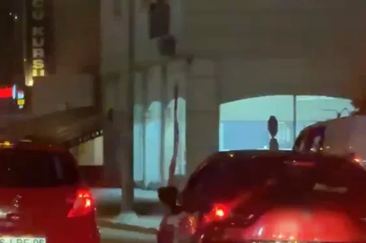 Makas atarak trafiği tehlikeye soktu, gözden kayboldu
