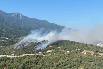 Uludağ’ın Eteklerindeki Yangına Helikopterler Müdahalesi..