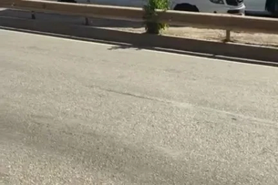 Ters şeride giren servis minibüsü tehlike saçtı
