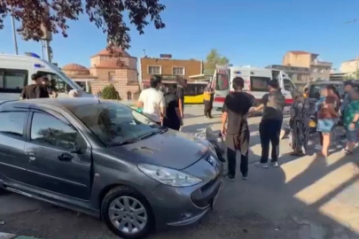 Araca çarpmamak için manevra yapan motosikletteki 2 genç yaralandı

