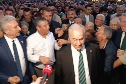 Yeni Parti Genel Başkanı Özel’in söylediklerinden çok yaptığı hareketler ve girdiği diyaloglar ses getirdi
