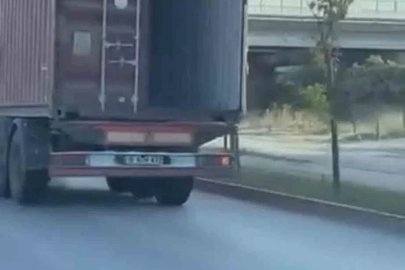Bursa’da tırın açık kalan dorse kapağı tehlike saçtı
