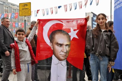 Bursa BŞB den Türk Bayraklı Atatürk Posteri..