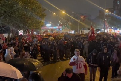 Bursa’da yağmura rağmen Can Bonomo ile Cumhuriyet coşkusu
