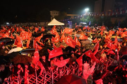 Bursa'nın Cumhuriyet Coşkusuna Yağmur Engel Olamadı...