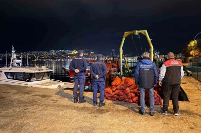 Bursa’da 350 kilo kaçak midye ele geçirildi
