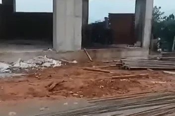 İnşaatın ikinci katından düşen işçi yaralandı
